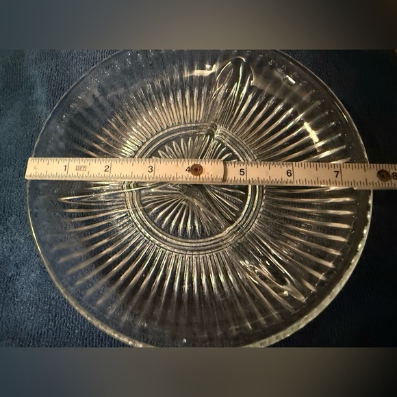 KIG Indonesia clear glass dinner plate or appetizer starburst pattern. Vintage - Picture 4 of 5